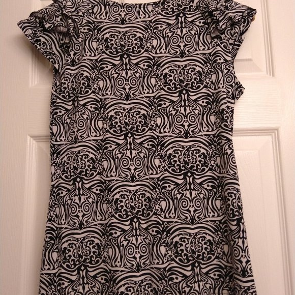 Sleeveless ruffled shirt - Picture 4 of 5